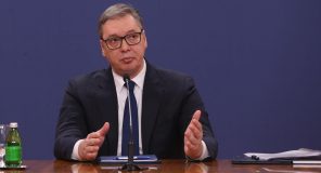 Vuçiç jep dorëheqje si president i Serbisë, synon postin e kryeministrit