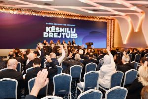 PDK-ja miraton deklaratën për ndryshimin e ligjit për Dhomat e Specializuara