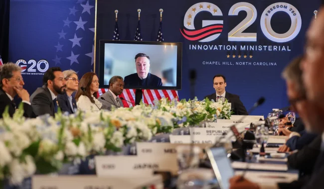 Përçarje në ekipin e Trump për strategjinë e AI