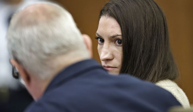 Vrau tre fëmijët e saj, gjyqi ndaj Lindsay Clancy mbyllet pa vendim