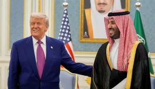 Houthi-t shtojnë sulmet, Bin Salman takohet me kreun e CENTCOM