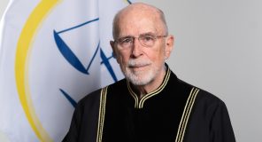 Mediokriteti i gjyqtarit Charles Smith