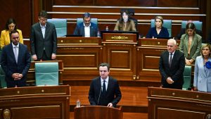 Kushtetuesja: Kuvendi u konstituua me vonesë, Qeveria është kushtetuese