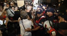Rrethuan hyrjen e Kryeministrisë dhe u përplasën me Policinë, 14 protestues të arrestuar