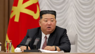Kim zotohet të zgjerojë lidhjet me Rusinë, mbështet fitoren në ‘luftën e shenjtë’