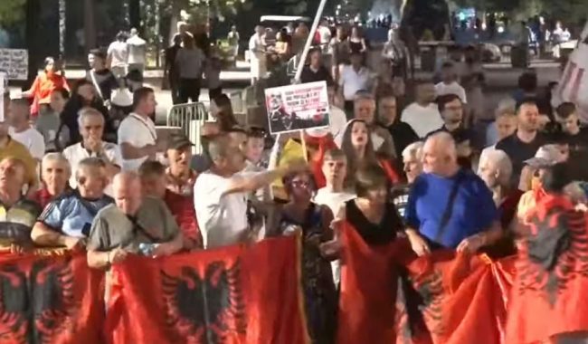 Protesta e 99-të në Tiranë, thirrje për të radhës më 8 shtator para Parlamentit