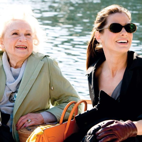 Sandra Bullock kujton Betty White: “Ajo ishte gjithçka”