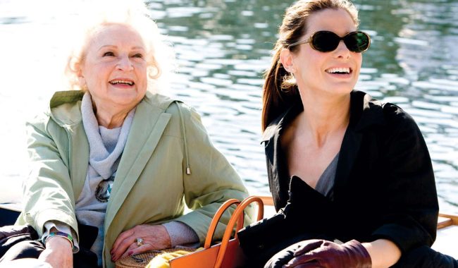 Sandra Bullock kujton Betty White: “Ajo ishte gjithçka”