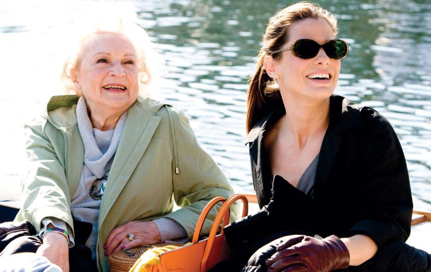 Sandra Bullock kujton Betty White: “Ajo ishte gjithçka”