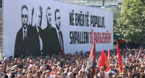 Paradoksi i Hagës: Rrëzohen akuzat për krime kundër njerëzimit, por provohet një “plan kriminal” sistematik