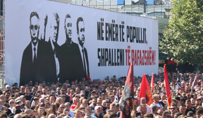 Protesta pas vendimit të Hagës