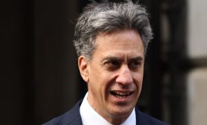 Britania ashpërson qëndrimin ndaj Izraelit, ndalon tregtinë me vendbanimet ilegale