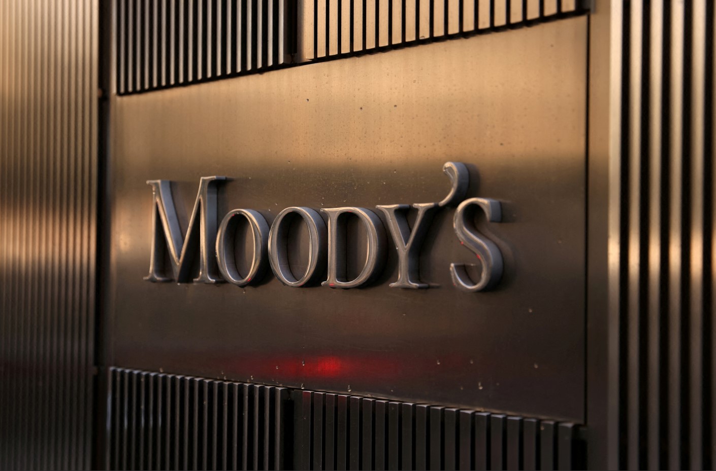 Moody’s përmirëson perspektivën e Shqipërisë