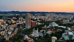 BERZH mban në 3.5% parashikimin për rritjen ekonomike të Shqipërisë në 2026