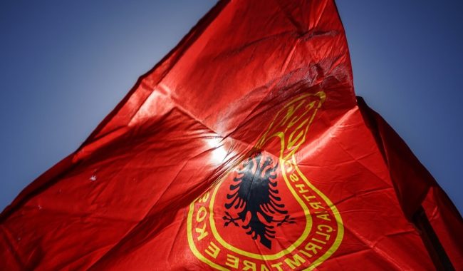 Të gjithë në shesh për UÇK-në