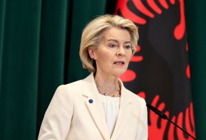 Tirana pret shefen e BE-së, Brukseli rishkruan zgjerimin