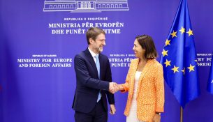 Hoxha pret ambasadoren e re të BE-së: “Zgjerimi do të jetë suksesi ynë i përbashkët”