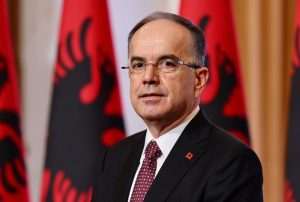 Begaj mesazh politikës: Protesta pjesë e demokracisë, dallimet të përballen në Kuvend