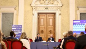 Shqipëria drejt BE-së, Hoxha paralajmëron për dezinformimin dhe ndërhyrjet e huaja