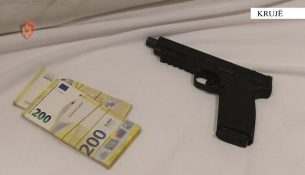 Arrestohet 40-vjeçari në Krujë, iu gjetën armë dhe 20 mijë euro në hotel