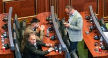 “Kosova s’është Serbi” – reagime të ashpra ndaj Simiçit pas deklaratës në Kuvend