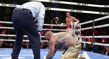 Momenti kur Andy Ruiz rrëzohet brutalisht pas një breshërie të ashpër goditjesh