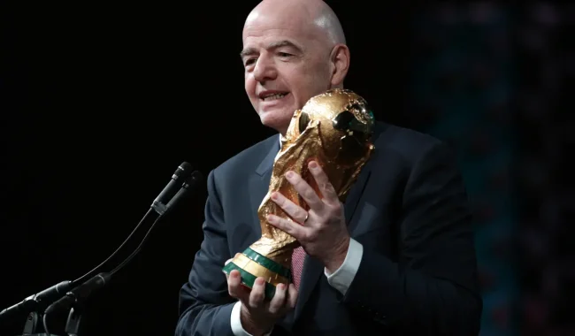 Infantino sfidon krizën në FIFA, rikandidon për president