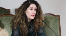 Çfarë thuhej në vendimin e vitit 2021 për shkarkimin e Vlora Hysenit nga AKI-ja?