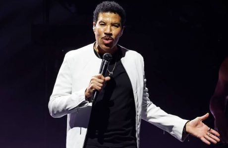 Lionel Richie u lirua nga spitali