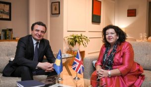 Kurti i shpreh të dërguarës britanike shqetësimin për dënimet e ish-krerëve të UÇK-së