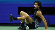 Tronditje në US Open – Shelton eliminon Alcaraz pas një maratone të çmendur