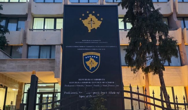 Prokuroria Speciale para një “kallabëllaku kallëzimesh penale” kundër Albin Kurtit