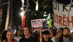 Vijon në ditën e 119-të protesta para Kryeministrisë