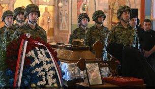 SHBA t’i sanksionojë ata që mohojnë gjenocidin në Srebrenicë dhe glorifikojnë Mlladiçin