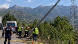 Punonjësi humbi jetën pasi u godit nga rryma elektrike, ndalohen drejtori dhe tekniku i Bashkisë Tropojë