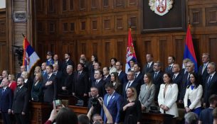 Qeveria serbe mblidhet për shpërndarjen e Parlamentit