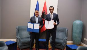 Marrëveshje bashkëpunimi midis Shqipërisë dhe ‘Argent LNG’ për të ndërtuar terminal gazi