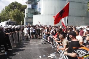 Kuvendi përballë ‘mosbindjes civile’