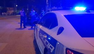 Sherr me thika mes të rinjve në Korçë, plagoset 19-vjeçari