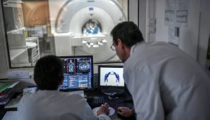 Kanceri po rritet më shpejt te të rinjtë, studimi ngre alarmin