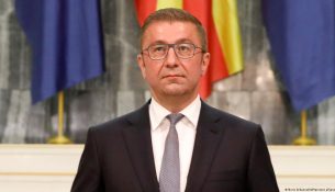 Kalimi i Mickoskit përmes Kosovës sjell ndërprerje të përkohshme në trafik