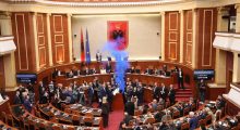 Mazhoranca mbyll sërish me votim pa debat seancën e Parlamentit