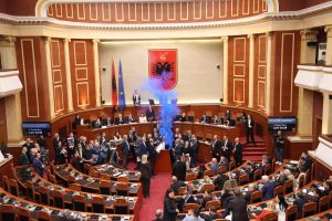 Mazhoranca mbyll sërish me votim pa debat seancën e Parlamentit