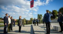 Shiroka-Pula nis detyrën me vizitë në Prekaz dhe homazhe te Rugova e Demaçi