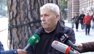 Hiqet pllaka përkujtimore e Aleks Nikës gjatë protestës, xhaxhai i tij: SPAK të përshpejtojë hetimet