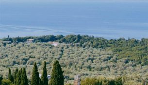 PE shqyrton kostot e bumit turistik në Shqipëri