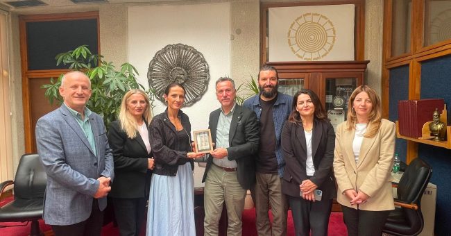 I dhurohet Bibliotekës Kombëtare të Kosovës pulla postare e “Rilindjes”