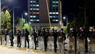 Protestuesit para ministrisë së Drejtësisë: Procedojeni ligjin për UÇK-në