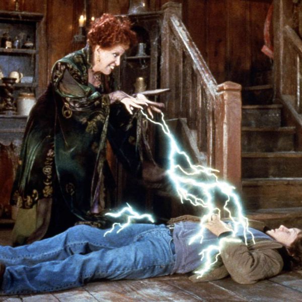 Omri Katz tregon çfarë mësoi nga Bette Midler gjatë xhirimeve të “Hocus Pocus”