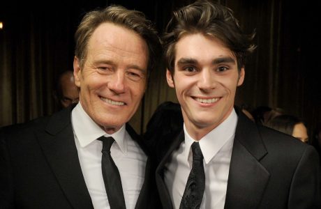 Bryan Cranston kujton me emocione RJ Mitte: “Do të më mungosh, bir”